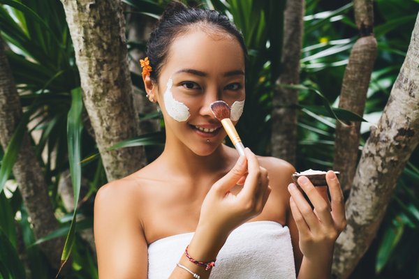 Plongez dans l'univers des cosmétiques bio pour un teint frais